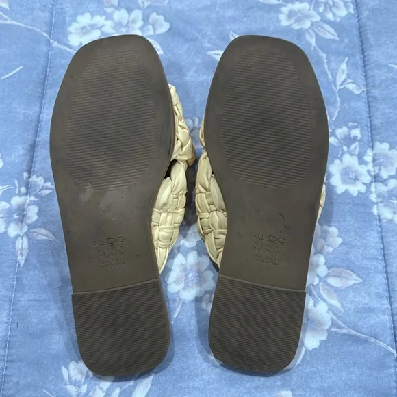 🚨2/$10‼️ALDO Light Yellow Sandals - Picture 7 of 7
